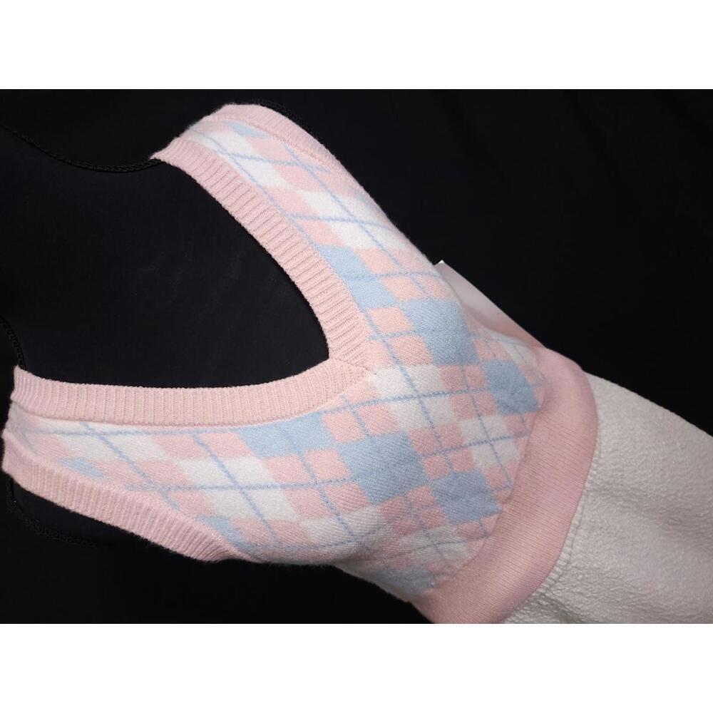 Chic Pink Argyle Knit Crop Top
